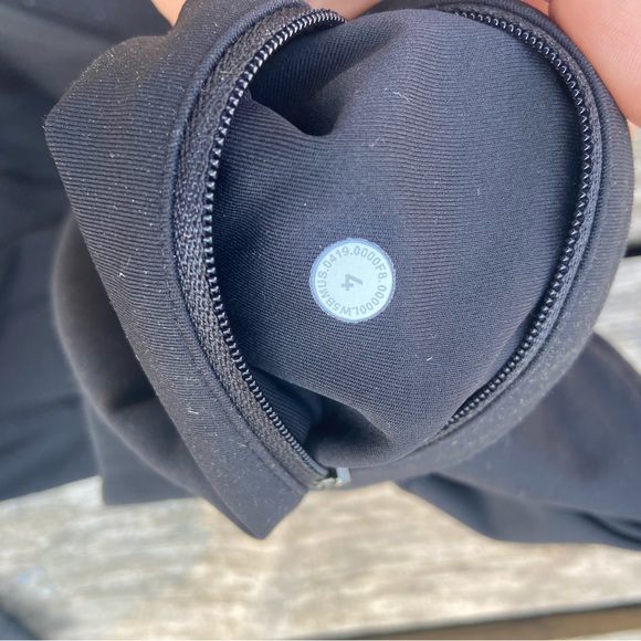 Lululemon leggings sz 4 - Picture 8 of 9